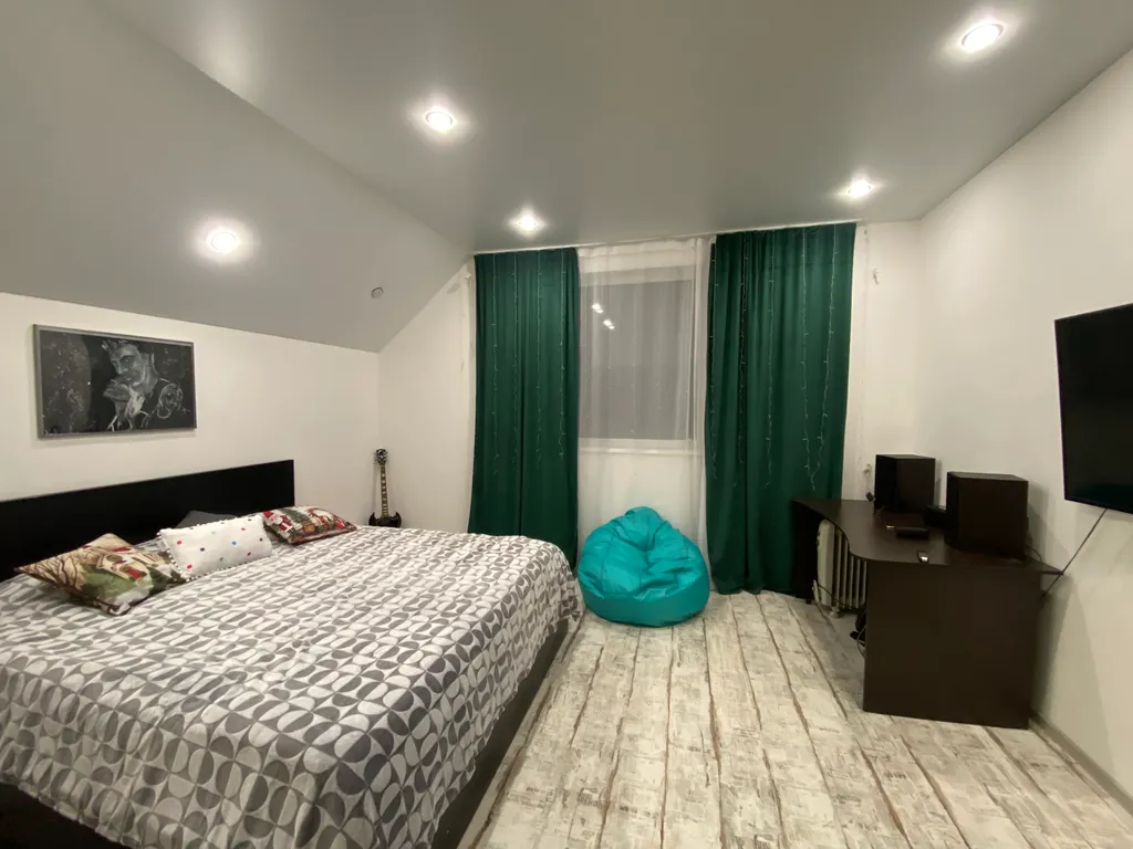 Дом у леса в минуте от города!