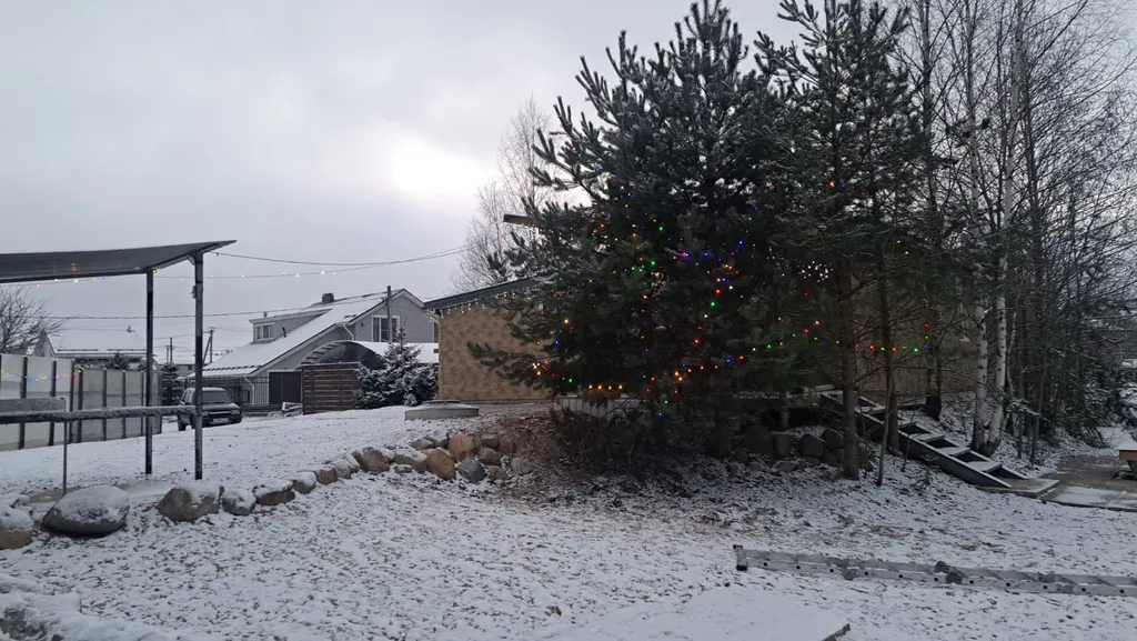 Тихий дом на берегу пруда