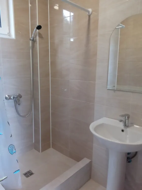 Улучшенная трёхместная студия с видом на море с балкона