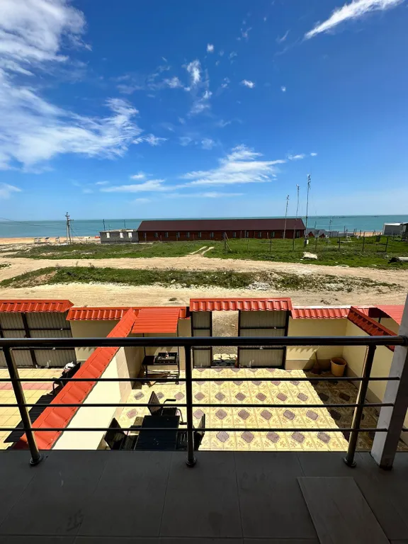 Комфортабельный таун у берега Каспийского моря