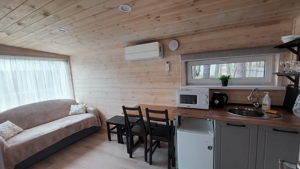 Уютный домик с видом на гору Малиновая