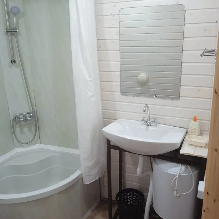 Домик у озера