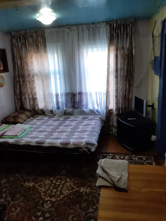 Уютный деревенский домик у озера