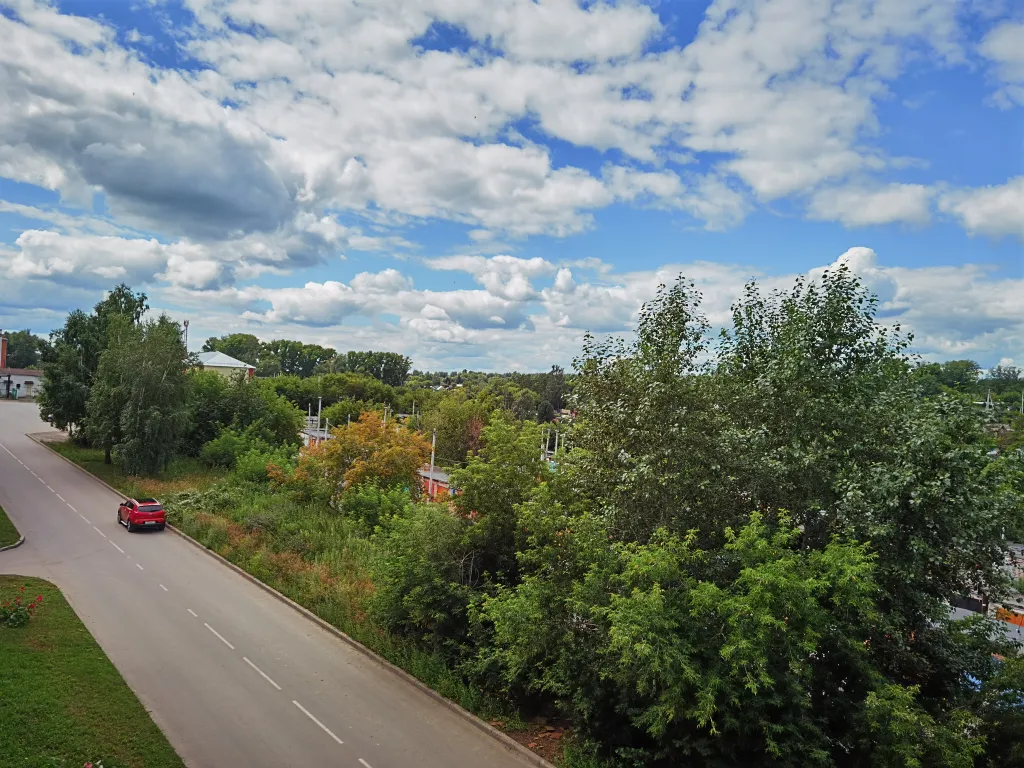 Яркая стильная квартира с видом на Сады