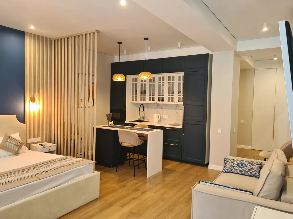 Квартира Дизайнерская квартира-студия у моря с видом на бассейн — Севастополь