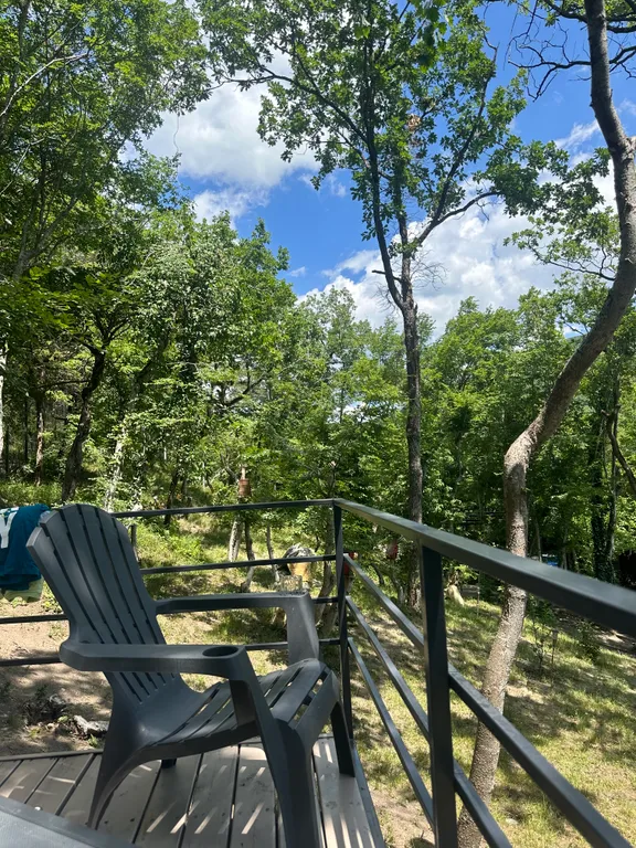 Коттедж Апартаменты рядом с морем ,с видом на горы у скалы парус — Прасковеевка