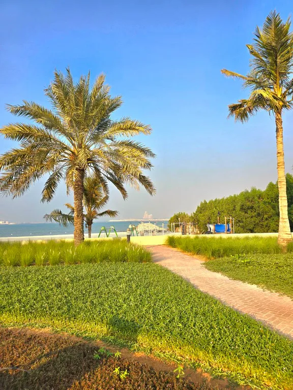 Апартаменты с частным пляжем и видом на море на острове Марджан