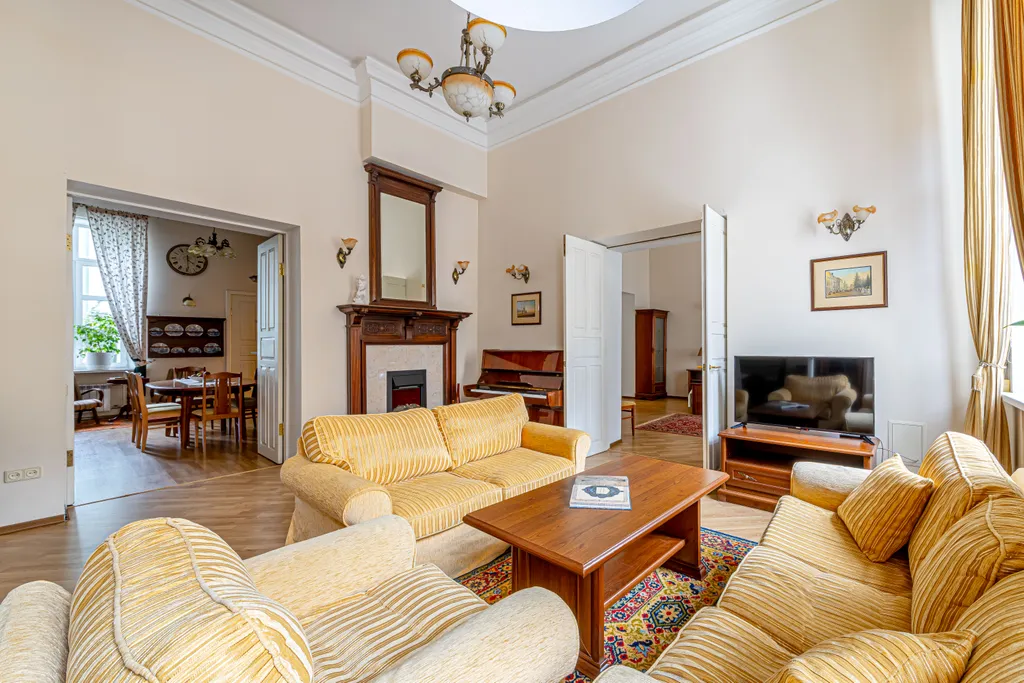 Квартира delux с 4 спальнями и парковкой у Эрмитажа