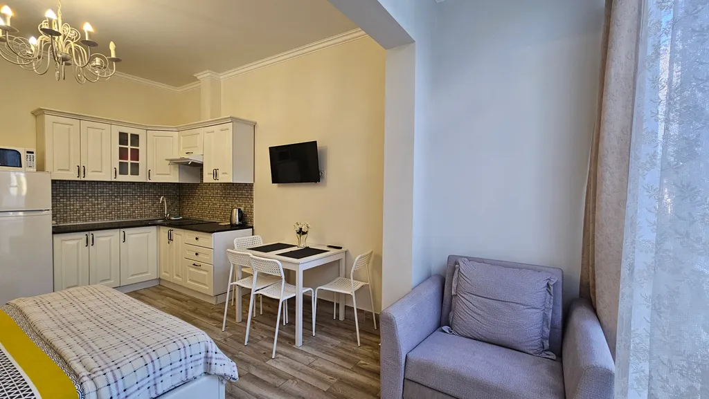 Квартира Квартира Уютная студия в центре на Волжской от HomeHotelSochi — Сочи