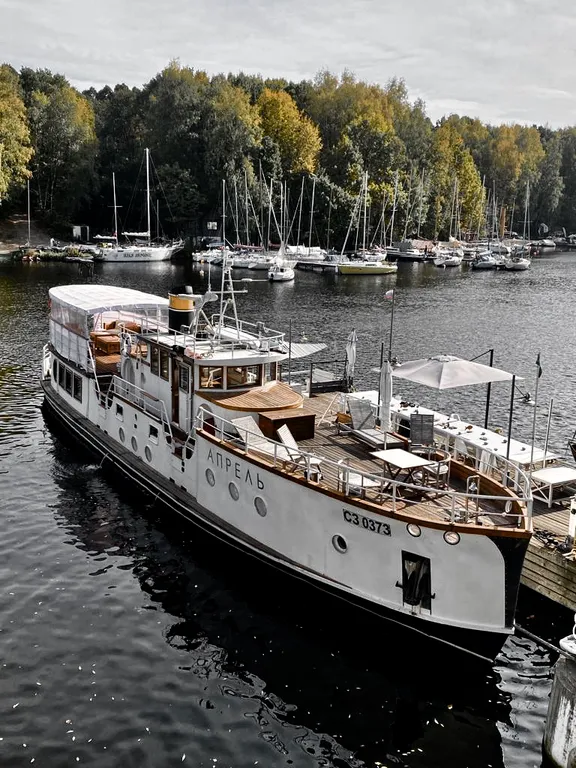 Теплоход для проживания