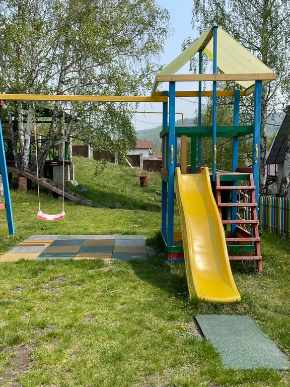 Теремок в горах бревенчатый дом и баня