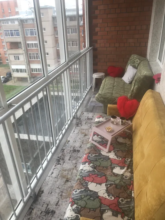 Просторная студия с видом на закат рядом с ТРЦ, локация - топ