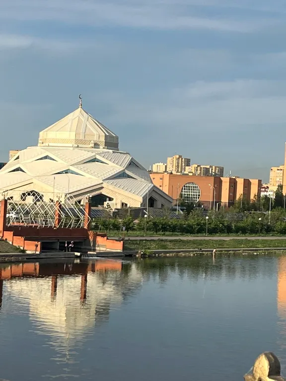 Современная квартира у набережной