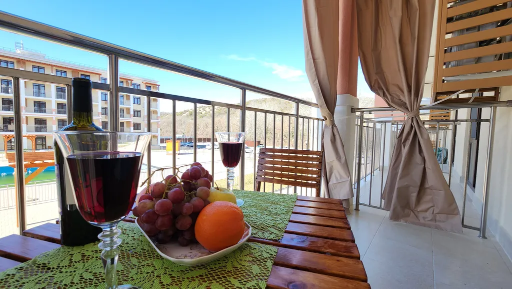 Уютная студия с видом на бассеин