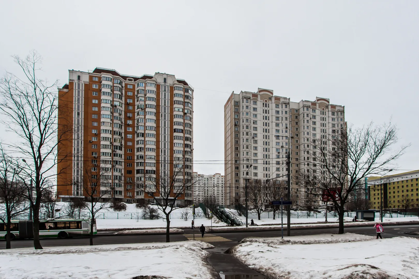 Вид на дом от КПП РАНХИГС (100м)