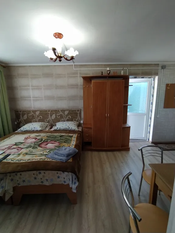 Двухэтажный трёхкомнатный дом Крым с кухней и двором под ключ