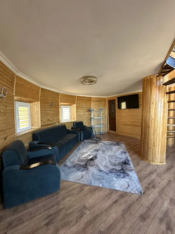 Дом у моря и у горячего источника, круглый купольный