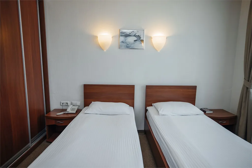 Стандартный номер с двуспальной или двумя односпальными кроватями