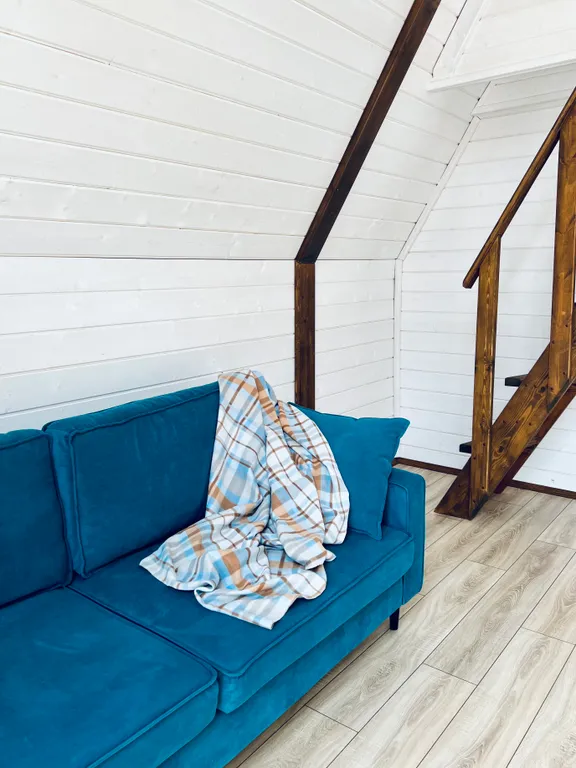 Афрейм с видом на лес рядом с горной рекой