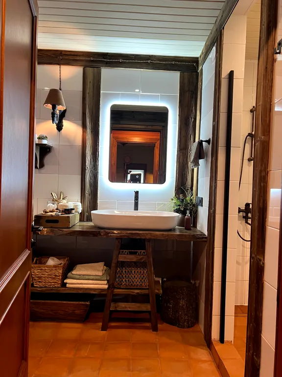 Дом Гнездо среди елей