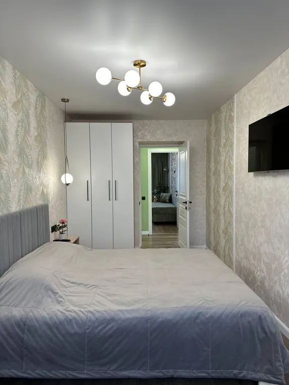 Красивая трех-комнатная квартира с дизайнерским ремонтом