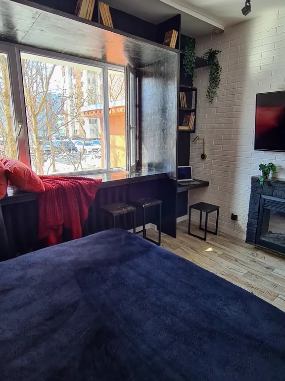 Студия с камином