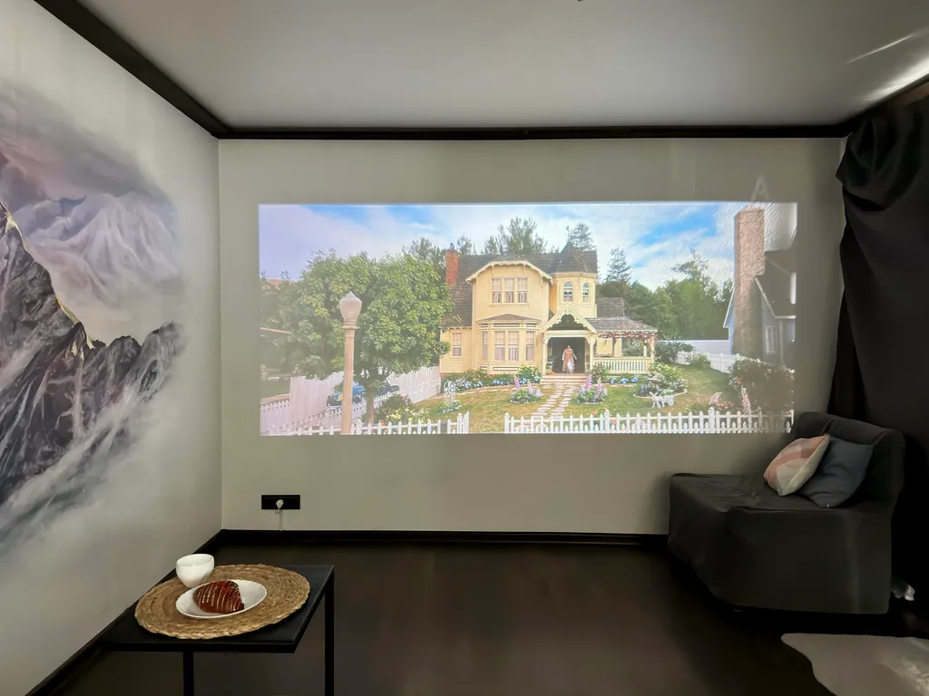 Студия с балконом в центре