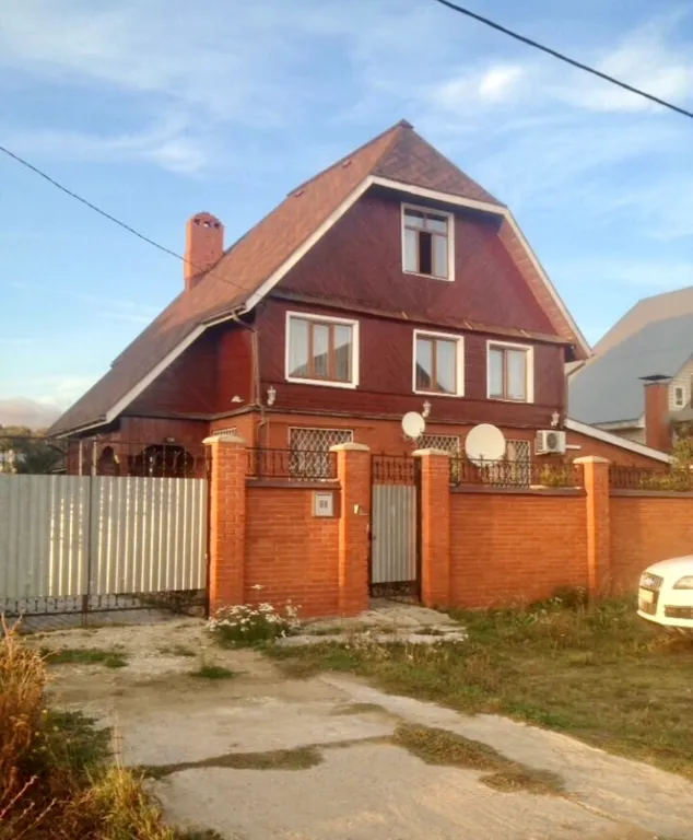 Уютный дом на берегу реки Кама