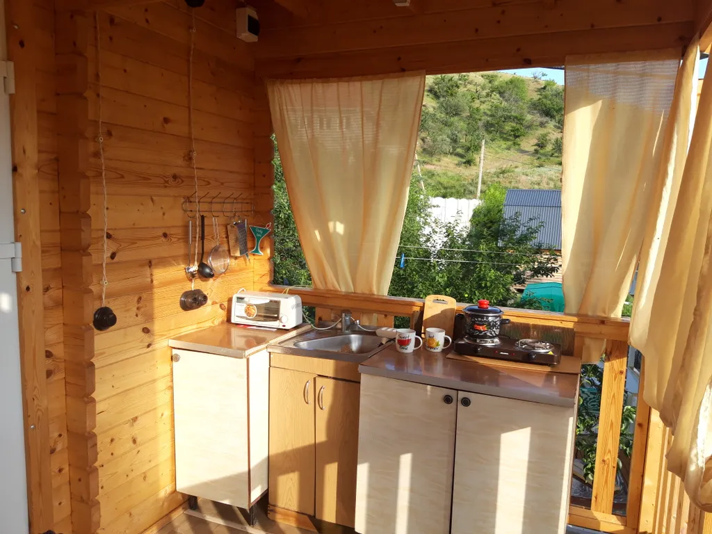 Деревянный домик- в невесомости