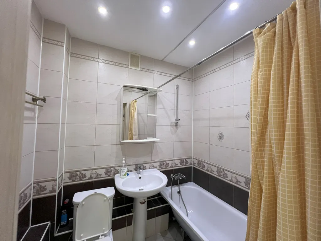 В центре новый дом