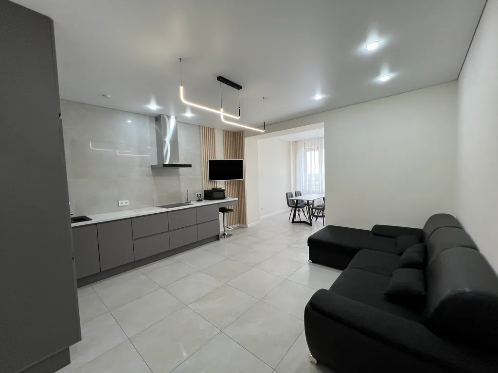 2-комнатная с большой кухней/гостинной,Рыбная деревня,Стадион,Вокзал