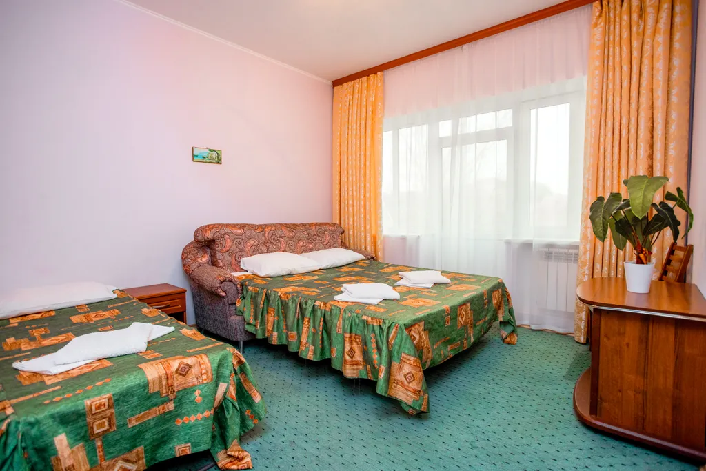 Номер на первой линии у моря из двух комнат с балконами