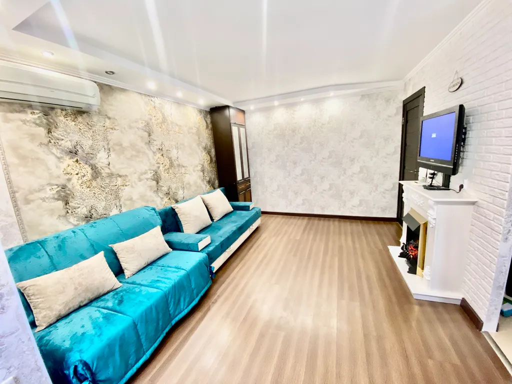 Комфортная 2-к квартира с камином на 50 лет ВЛКСМ