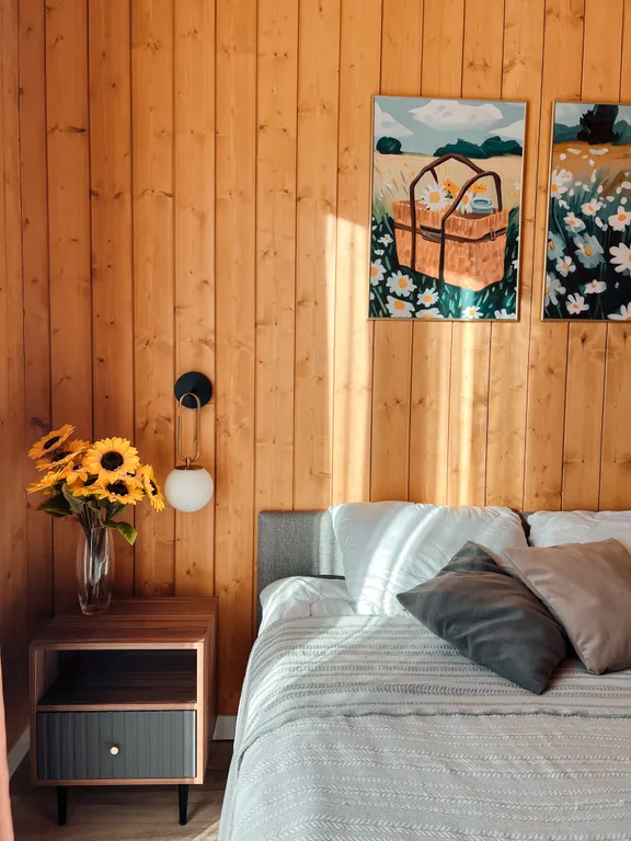 Уютный дом с панорамными окнами с выходом на террасу