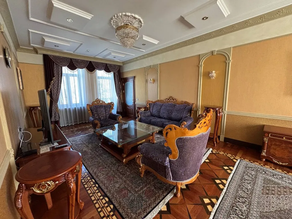 Двухэтажный коттедж с видом на парк в центре Минска