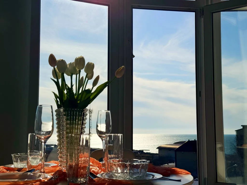 Апартаменты с видом на море. 3 минуты до пляжа. Для пятерых