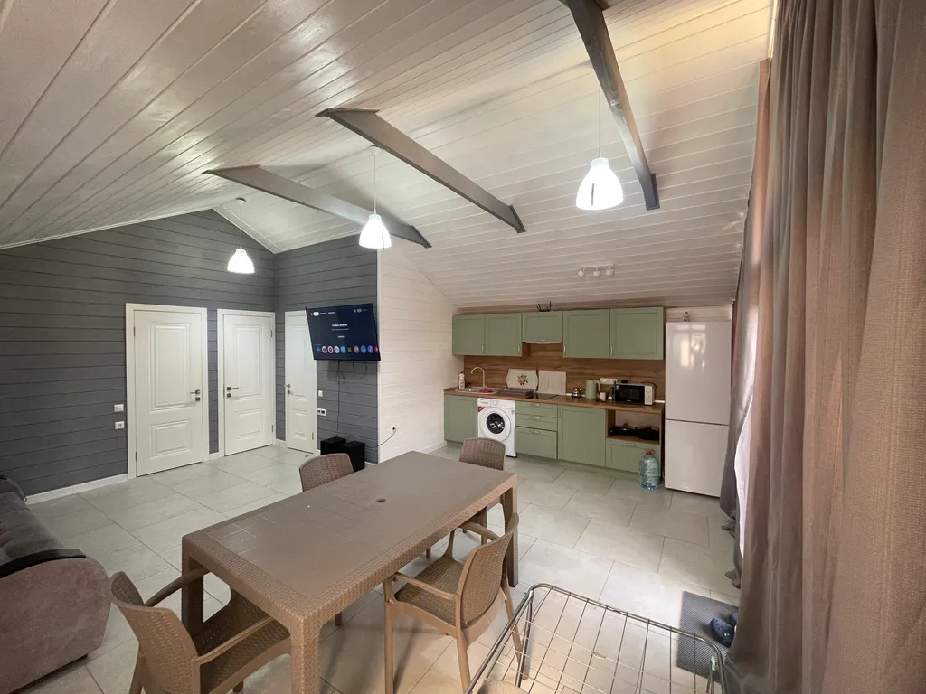 Домик возле моря