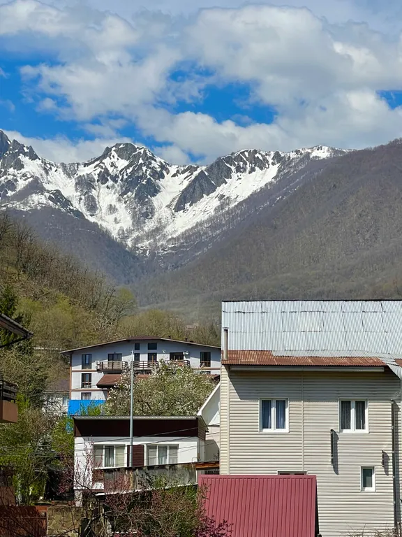 Коттедж в центре Красной Поляны с видом на горы