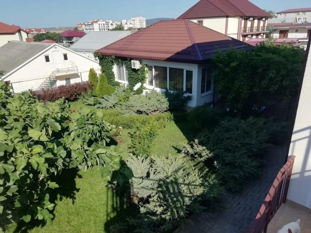 Коттедж Домик с видом на сад — аренда посуточно в Геленджик