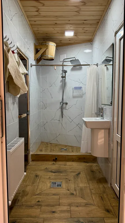 Дом с бассейном и баней