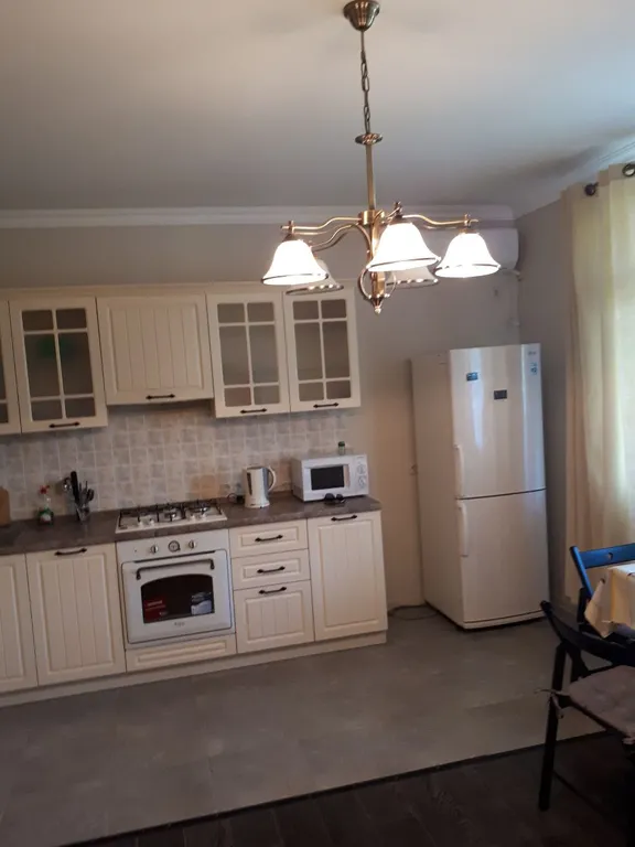 Сдаётся благоустроенная квартира с евроремонтом, новой современной тех — аренда посуточно в Дивноморское