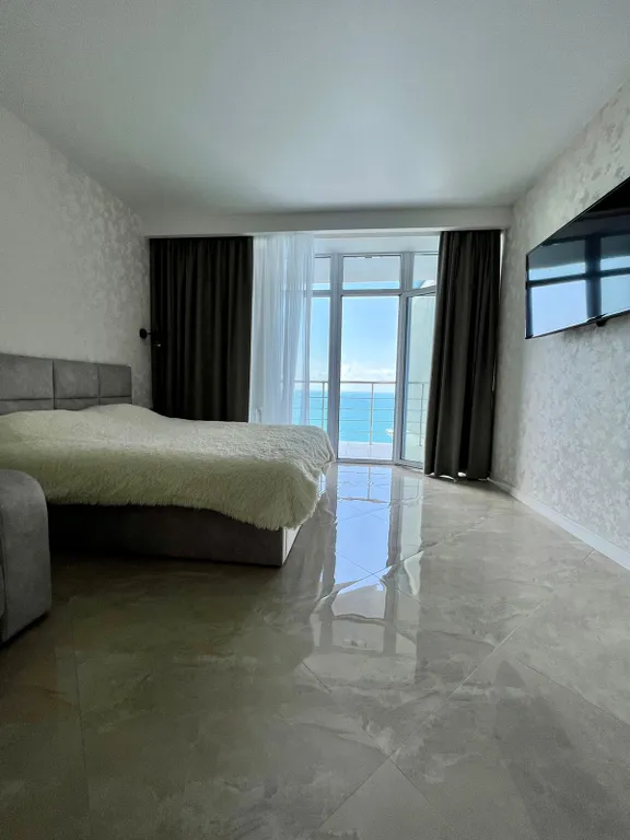 Студия с панорамным видом на море и горы