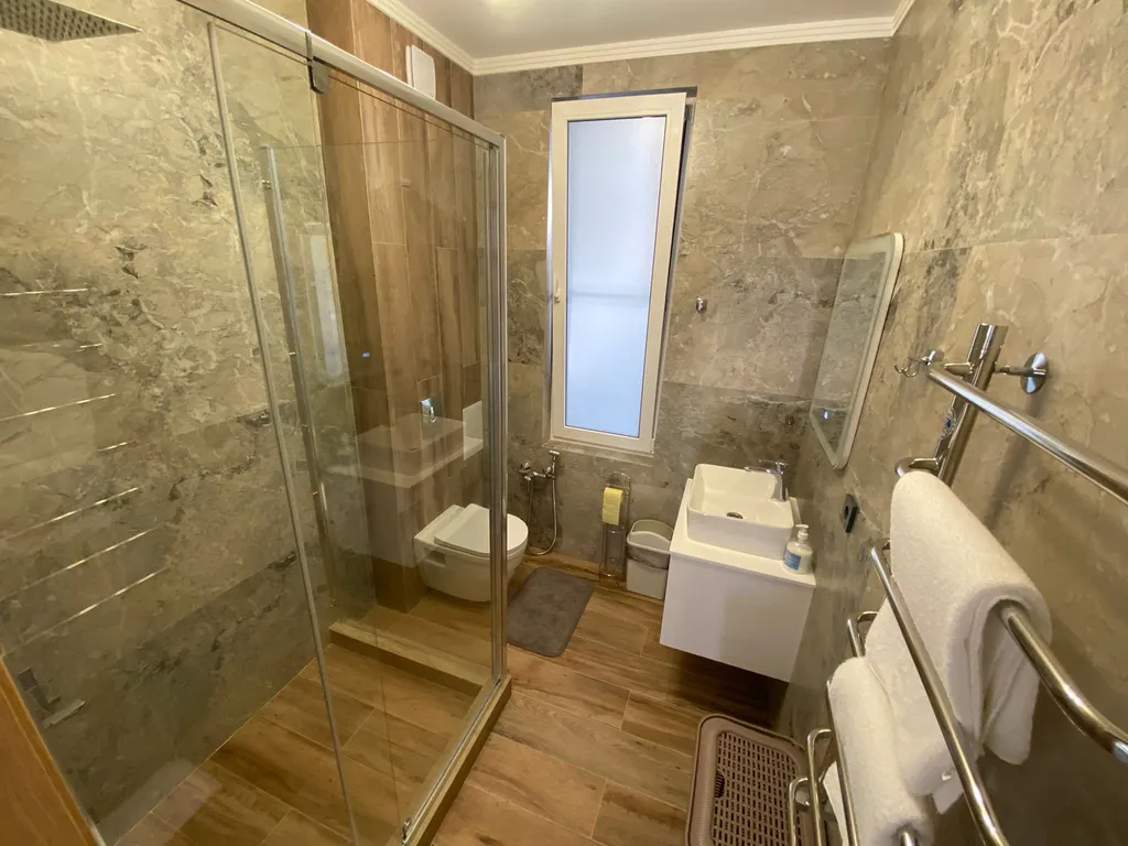 Дом с бассейном и домашним кинотеатром