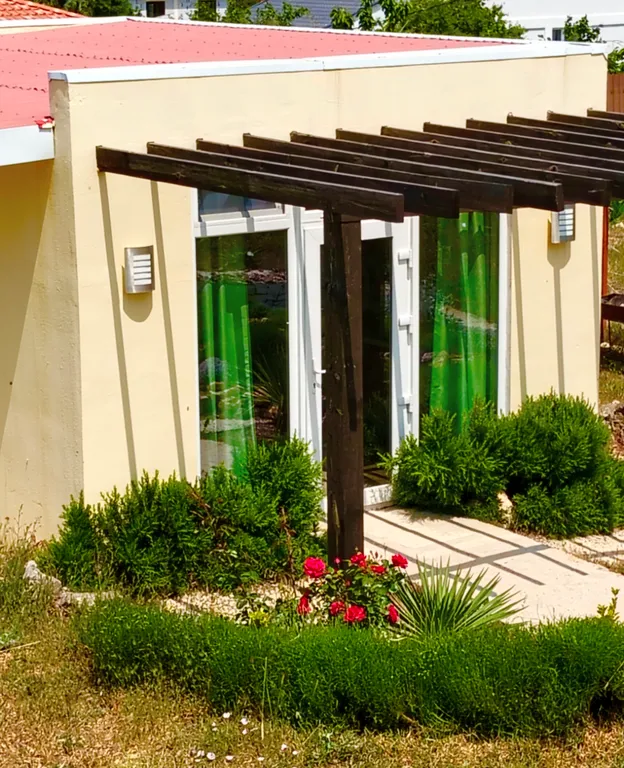 Отдельный современный домик на своём участке