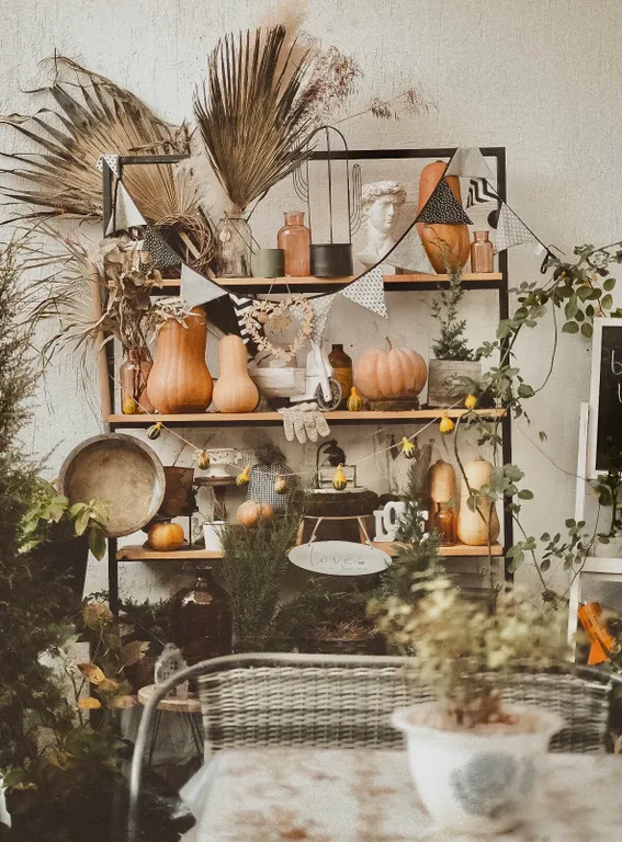 Старинный дом с двориком в центре