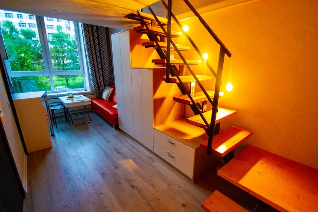 Двухъярусная студия с дизайнерским ремонтом