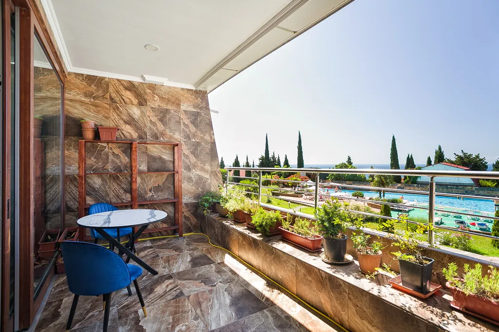 Апартамент с видом на бассейн