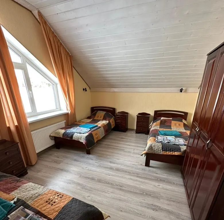 8-комнатный Дом