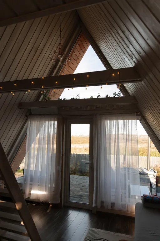 Лиса в шалаше в Тайцах