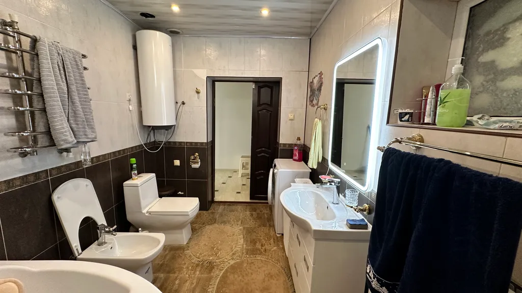 Целый просторный дом в центре